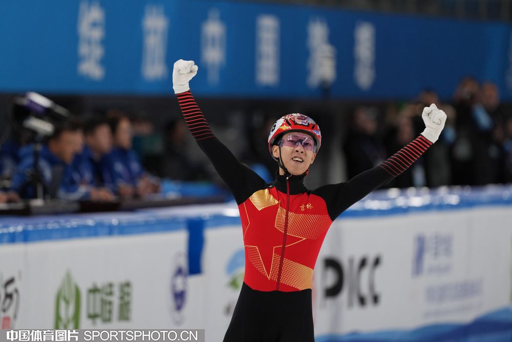 又赢球了！朱婷带河南女排3比0拿下四川，三连胜提前晋级，三场只输一局